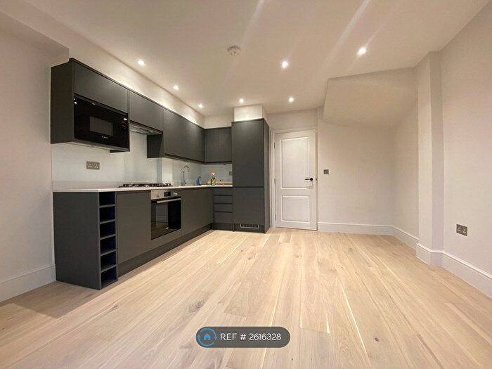 1 Bedroom Flat To Rent In Roman Road, London, E2