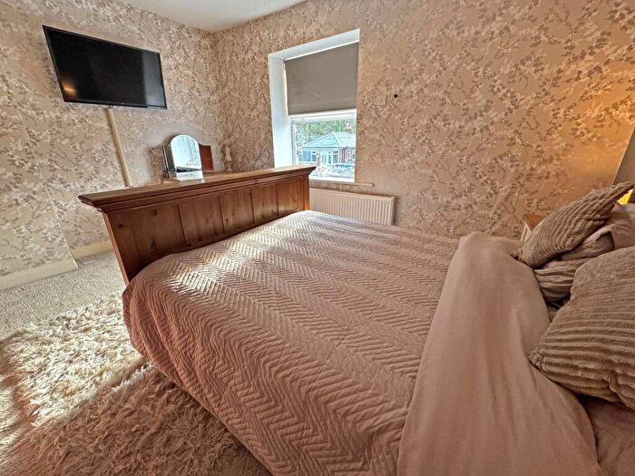 2 Bedroom Cottage For Sale In Buckstones Road, Shaw, Oldham, OL2