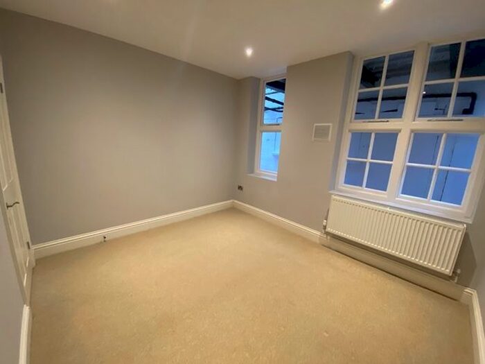 1 Bedroom Flat To Rent In Grand Avenue, Hove, BN3