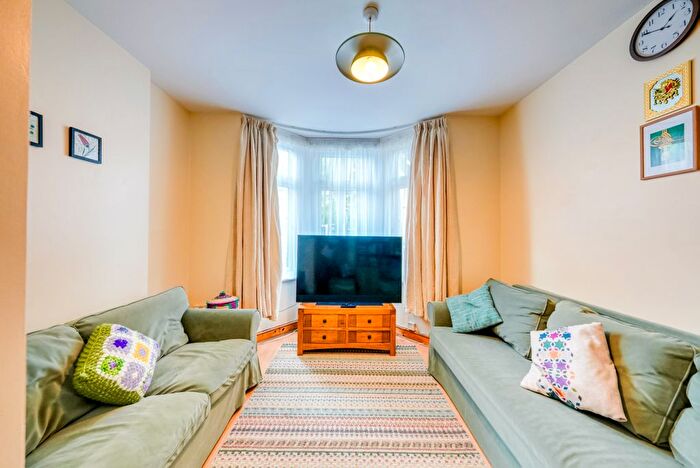 4 Bedroom Terraced House For Sale In Lincoln Road, London, E7