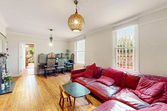 2 Bedroom Flat To Rent In Wotton Road, Cricklewood, NW2