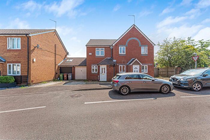 3 Bedroom Semi-detached House For Sale In Siskin Close, Bushey, Watford, WD23