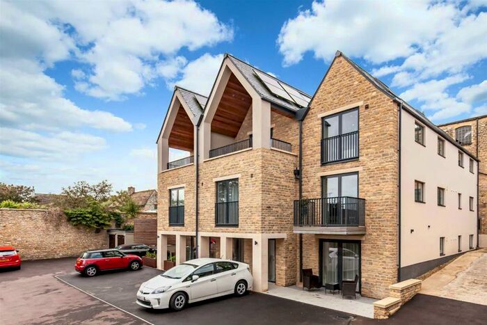 2 Bedroom Flat To Rent In The Old Brewery, Priory Lane, Burford, OX18