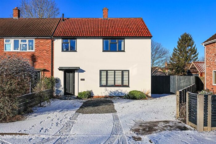 4 Bedroom Semi Detached House For Sale In Coronation Close, Waterbeach, Cambridge, CB25