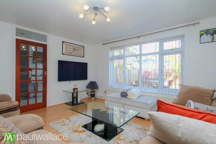 3 Bedroom Terraced House For Sale In Abbotts Drive, Waltham Abbey, EN9