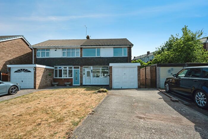 3 Bedroom Semi Detached House For Sale In Blakedon Road, Wednesbury, WS10