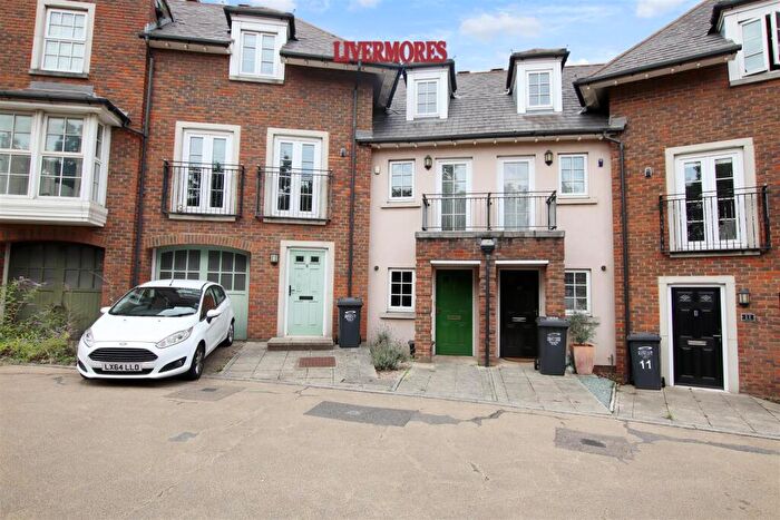 2 Bedroom Terraced House For Sale In Hyndford Crescent, Greenhithe, DA9