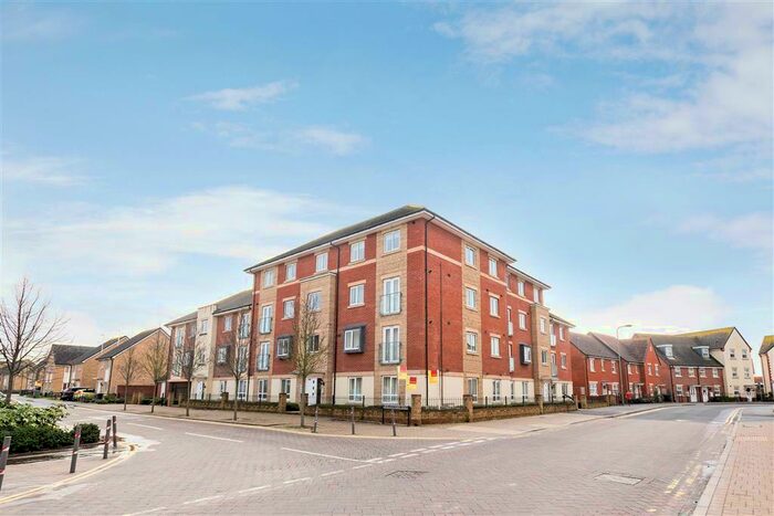 2 Bedroom Apartment To Rent In Whitebeam Court, Didcot, OX11