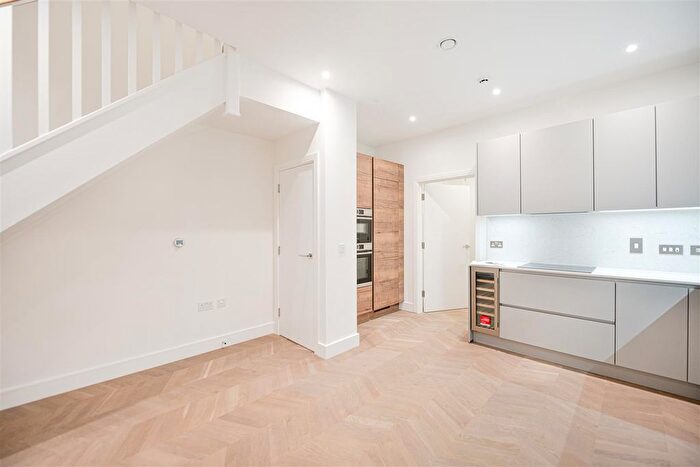 4 Bedroom Town House To Rent In Handley Drive, Kidbrooke, SE3