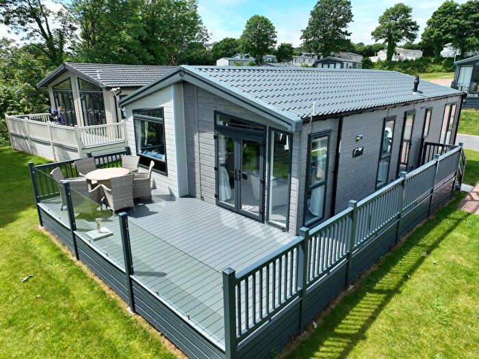 3 Bedroom Park Home For Sale In Meadow Lakes Holiday Park, PL26