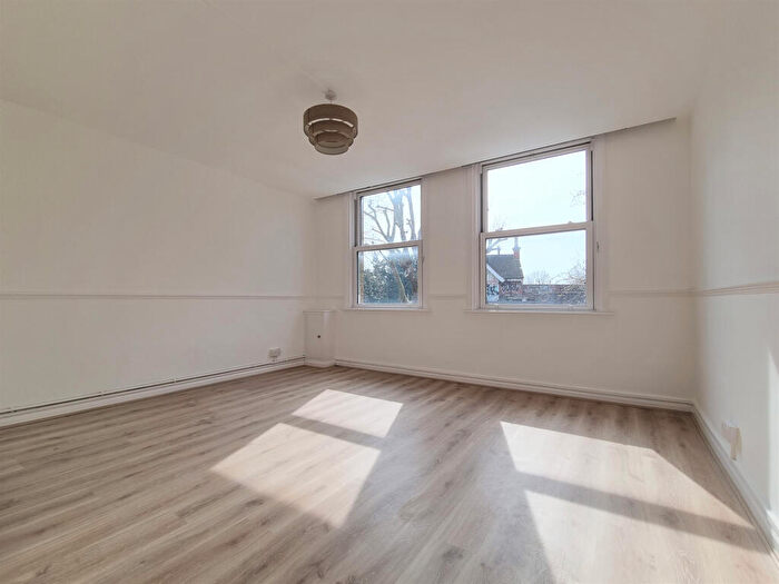 1 Bedroom Flat To Rent In Lordship Lane, East Dulwich, SE22