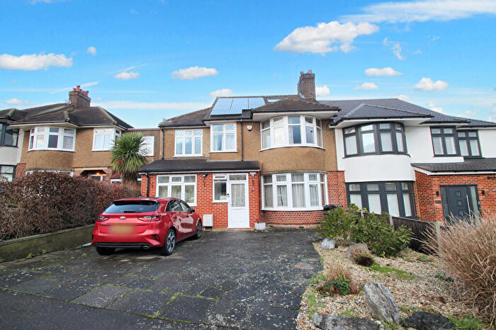 4 Bedroom Semi-Detached House To Rent In Beresford Drive, Woodford Green, IG8