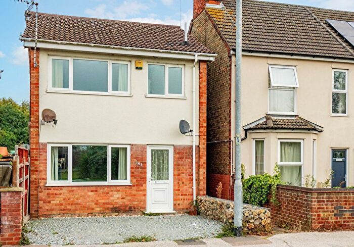 3 Bedroom Detached House For Sale In Victoria Road, Oulton Broad South, NR33