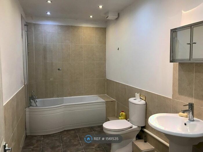 3 Bedroom Flat To Rent In Wiltie Gardens, Folkestone, CT19