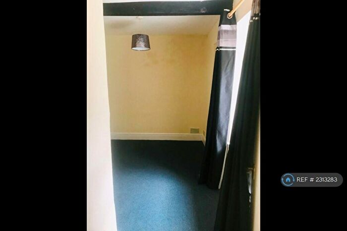 2 Bedroom Flat To Rent In Bridge Street, Newcastle Emlyn, SA38