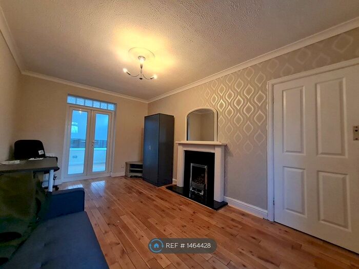 3 Bedroom Semi-Detached House To Rent In Two Ball Lonnen, Newcastle Upon Tyne, NE4