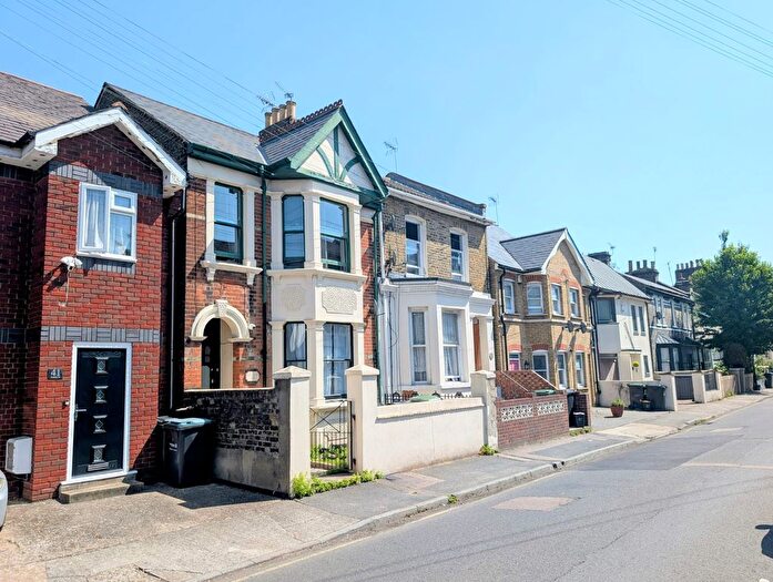 6 Bedroom Terraced House For Sale In Darnley Street, Gravesend, DA11
