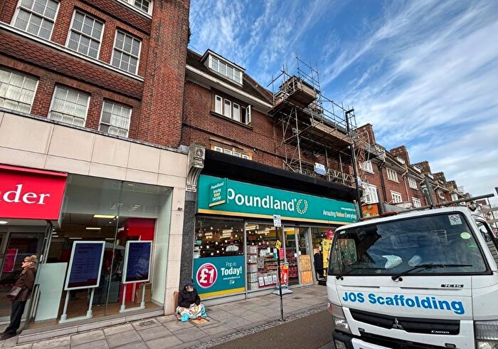 1 Bedroom Flat For Sale In D Green Lanes, Palmers Green, London, N13