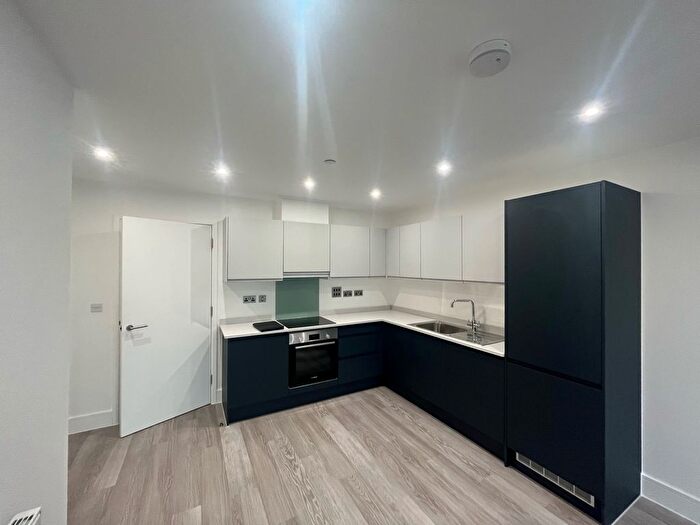 2 Bedroom Flat To Rent In Garrison Point, Chatham, ME4