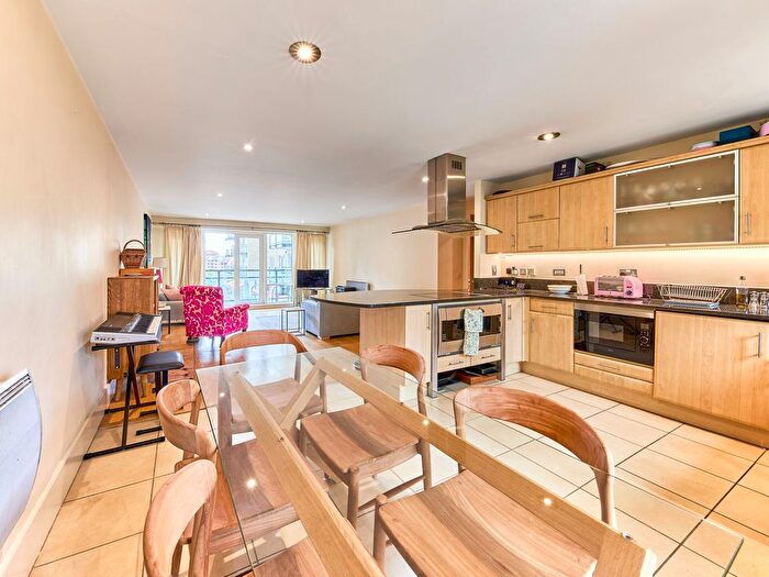 2 Bedroom Flat To Rent In Brewhouse Lane, Putney Wharf, SW15