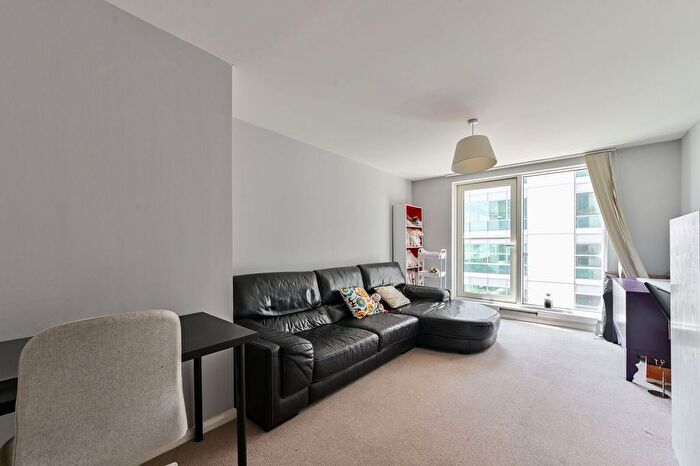 2 Bedroom Flat To Rent In Wandsworth Road, Vauxhall, SW8