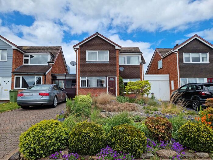 3 Bedroom Link Detached House For Sale In Amblefield Way, Stafford, ST16