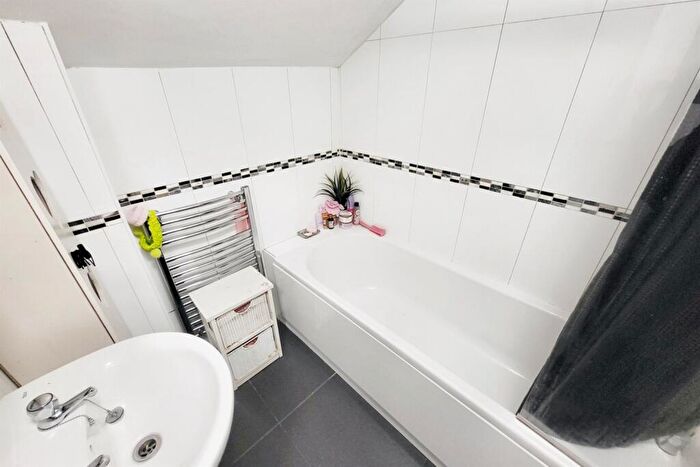 2 Bedroom Flat For Sale In Bournemouth, BH8