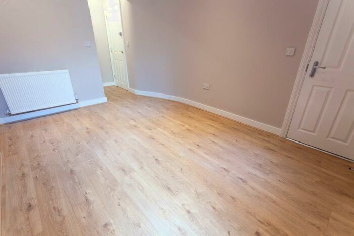 1 Bedroom Flat To Rent In Westgate Road, L15