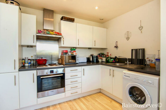 2 Bedroom Flat To Rent In Bray Court, Meath Crescent, E2