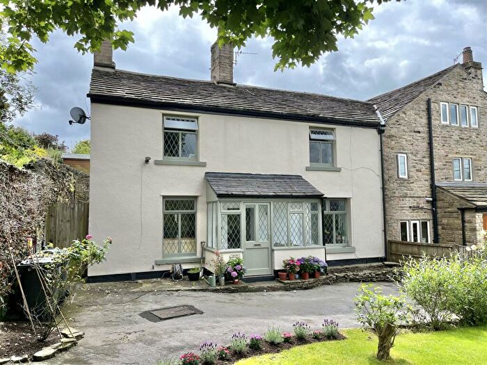 3 Bedroom Semi-Detached House For Sale In Back Lane, Charlesworth, Glossop, SK13