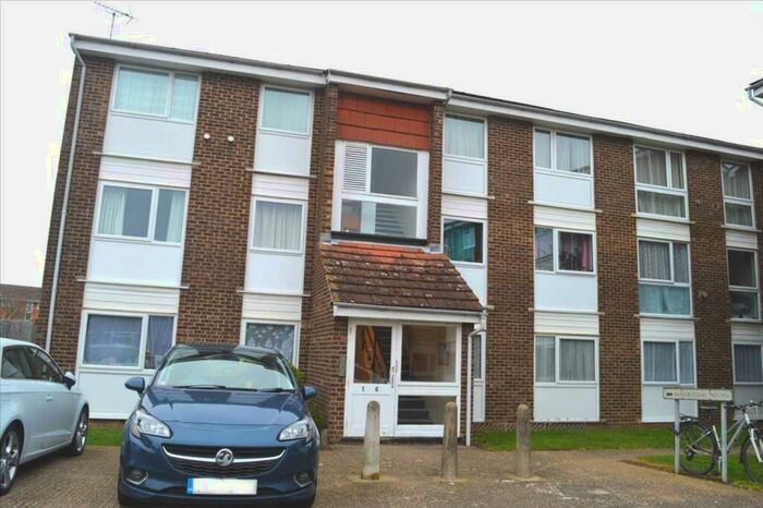 2 Bedroom Flat To Rent In Azalea Court, Chelmsford, CM1