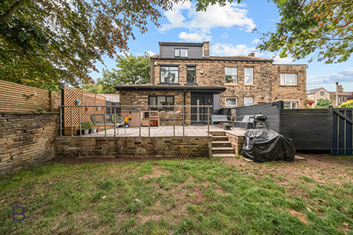 3 Bedroom End Of Terrace House For Sale In Broomfield Place, Clayton, Bradford, BD14