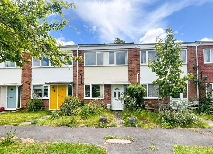 3 Bedroom Terraced House For Sale In Derwent Close, Cambridge, CB1