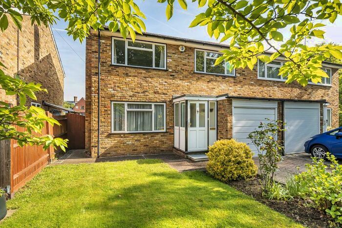 4 Bedroom Semi-Detached House To Rent In Windsor, Berkshire, SL4