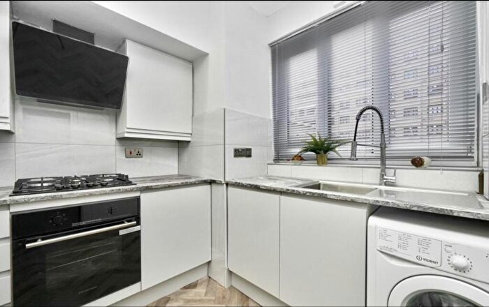 3 Bedroom Flat To Rent In Patten House, Green Lanes, N4