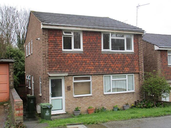 2 Bedroom Maisonette For Sale In Lea Vale, Dartford, DA1