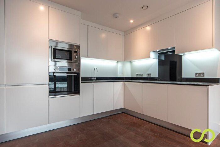 2 Bedroom Flat To Rent In Gateway Tower, Western Gateway, Royal Victoria, E16