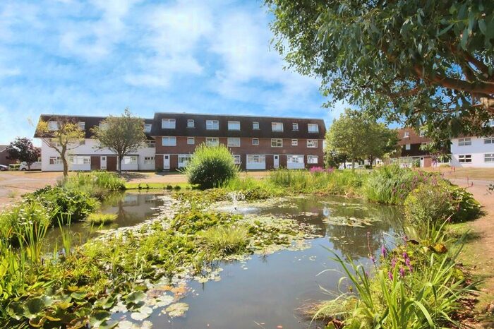 2 Bedroom Flat To Rent In Westlake Gardens, Worthing, BN13