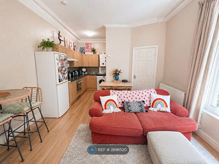 2 Bedroom Flat To Rent In Cromwell Road, Bristol, BS6