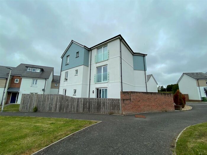 2 Bedroom Apartment To Rent In Brooks Avenue, Holsworthy, EX22