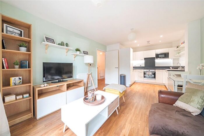 1 Bedroom Flat For Sale In Adenmore Road, London, SE6