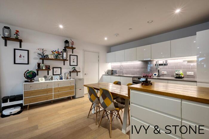 1 Bedroom Apartment For Sale In Starboard Way, London, Greater London, E16