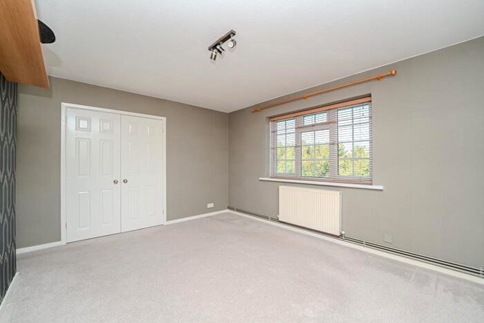 2 Bedroom Apartment To Rent In Bispham Road, NW10