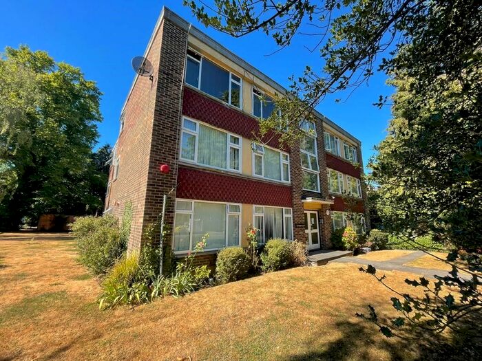 1 Bedroom Flat To Rent In Willow Grove, Chislehurst, BR7