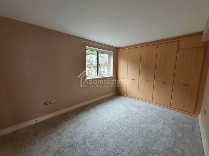 3 Bedroom Flat To Rent In Halifax Road, Dewsbury, WF13