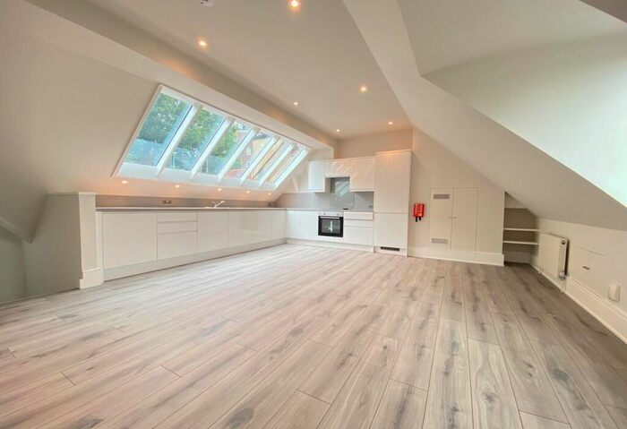 2 Bedroom Flat To Rent In Heathfield Road, Croydon, CR0