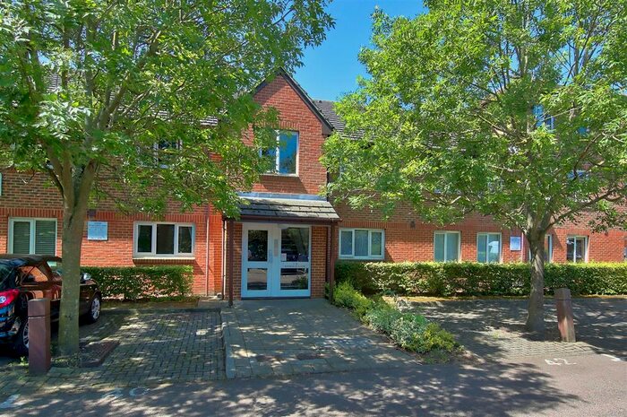 1 Bedroom Flat To Rent In Barnfield Close, London, SW17