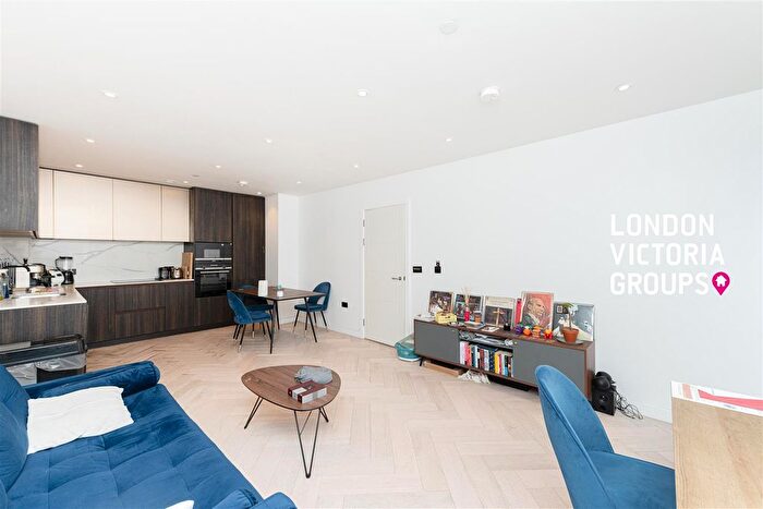3 Bedroom Flat To Rent In Luxe Tower, Dock Street, London, E1
