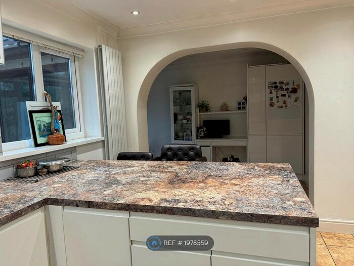 4 Bedroom Detached House To Rent In Leigh Hill, Milton Keynes, MK4