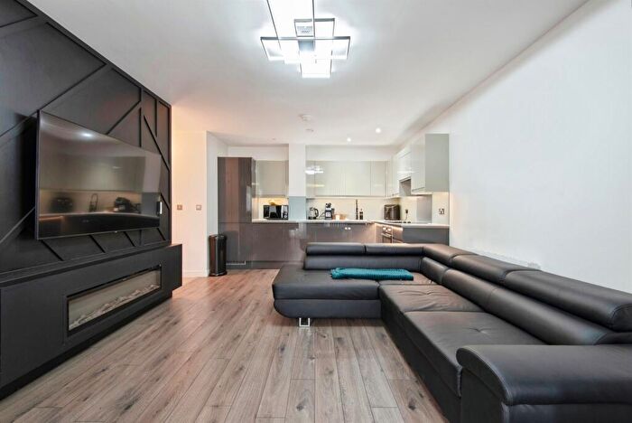 3 Bedroom Flat For Sale In Kings Road, Stevenage, SG1